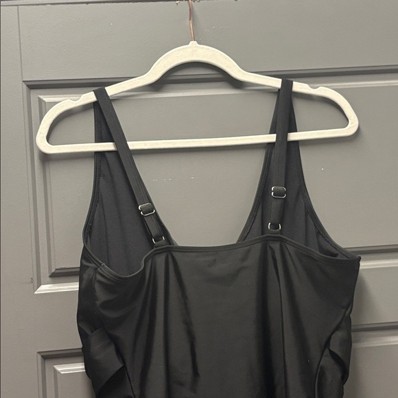 Black one piece bathing suit  with adjustable straps Medium coverage NWOT - Picture 11 of 11
